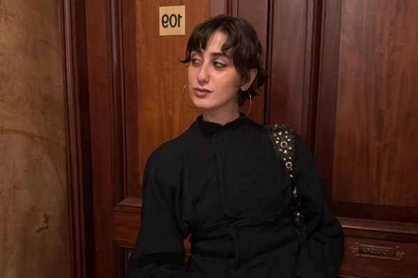 Η Ράμα Ντουβάτζι στην Εβδομάδα Μόδας της Νέας Υόρκης – Πρώτη σειρά στην επίδειξη της Diotima