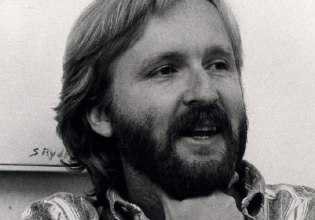 Όταν ζητήθηκε στον Τζέιμς Κάμερον να μοιράσει κοκαΐνη στο κινηματογραφικό συνεργείο – «Έτσι γινόταν τότε»