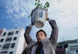 No Other Choice: Εργασιακή ανασφάλεια, αρρενωπότητα, απειλή της ΑΙ – Η ζοφερή καταδίκη του καπιταλισμού