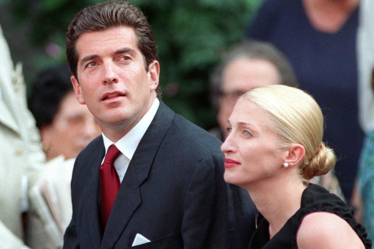 JFK Jr. και Κάρολιν Μπεσέτ – «Αν κάποιος επρόκειτο να κλέψει τον πρίγκιπά τους, ας ήταν μια εντελώς άψογη πριγκίπισσα»