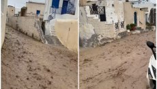 Ποτάμια λάσπης στα στενά της Σαντορίνης – Η κακοκαιρία σφυροκοπά το νησί