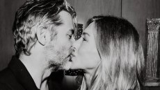 Εδώ υπάρχει ένας έρωτας μεγάλος – Οι φωτογραφίες του Τζιμ Κέρτις για τα 57α γενέθλια της Τζένιφερ Άνιστον δηλώνουν συναίσθημα