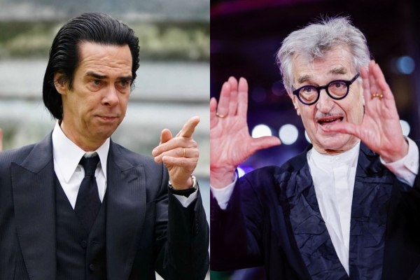 Ο Νικ Κέιβ υπερασπίζεται την ουδετερότητα του Βιμ Βέντερς για τη Γάζα και πολώνει ακόμα περισσότερο την κατάσταση