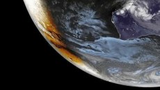 H σκιά της Σελήνης σκοτεινιάζει την Ανταρκτική σε θεαματικά βίντεο έκλειψης από δορυφόρους