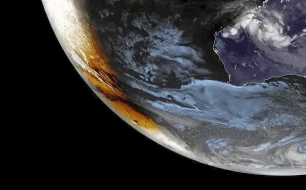 H σκιά της Σελήνης σκοτεινιάζει την Ανταρκτική σε θεαματικά βίντεο έκλειψης από δορυφόρους