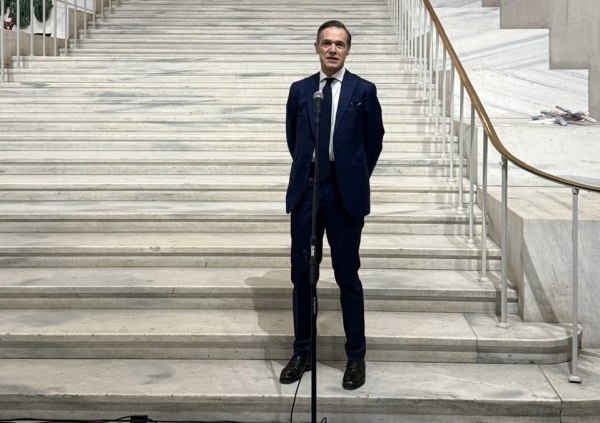 Διαπιστευτήρια Αλεξανδρίδη στον Τραμπ: Οι διμερείς σχέσεις, η επιθυμία επίσκεψης στην Ελλάδα και ένα δώρο