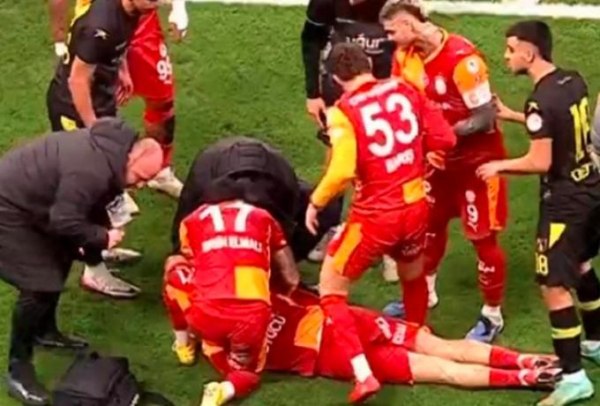 Συγκινητικός Γιλμάζ: Έσωσε συμπαίκτη στη Γαλατασαράι μετά από σοβαρό χτύπημα στο κεφάλι (vid)