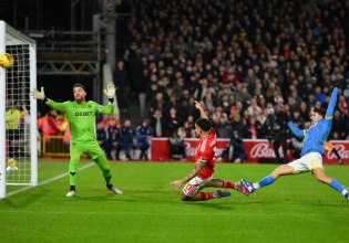 Νότιγχαμ Φόρεστ – Γουλβς 0-0: «Σφυροκόπημα» των Reds με 35 τελικές, αλλά…