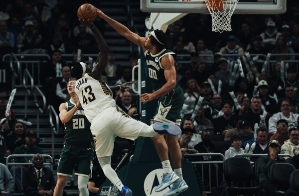 NBA: Τρίτη σερί νίκη για τους Μπακς (105-99) – Πήραν το ντέρμπι οι Σέλτικς (98-96, vids)