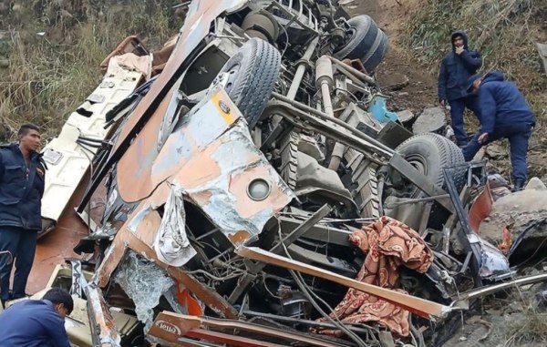 Τουλάχιστον 19 νεκροί μετά από πτώση λεωφορείου σε ποταμό του κεντρικού Νεπάλ