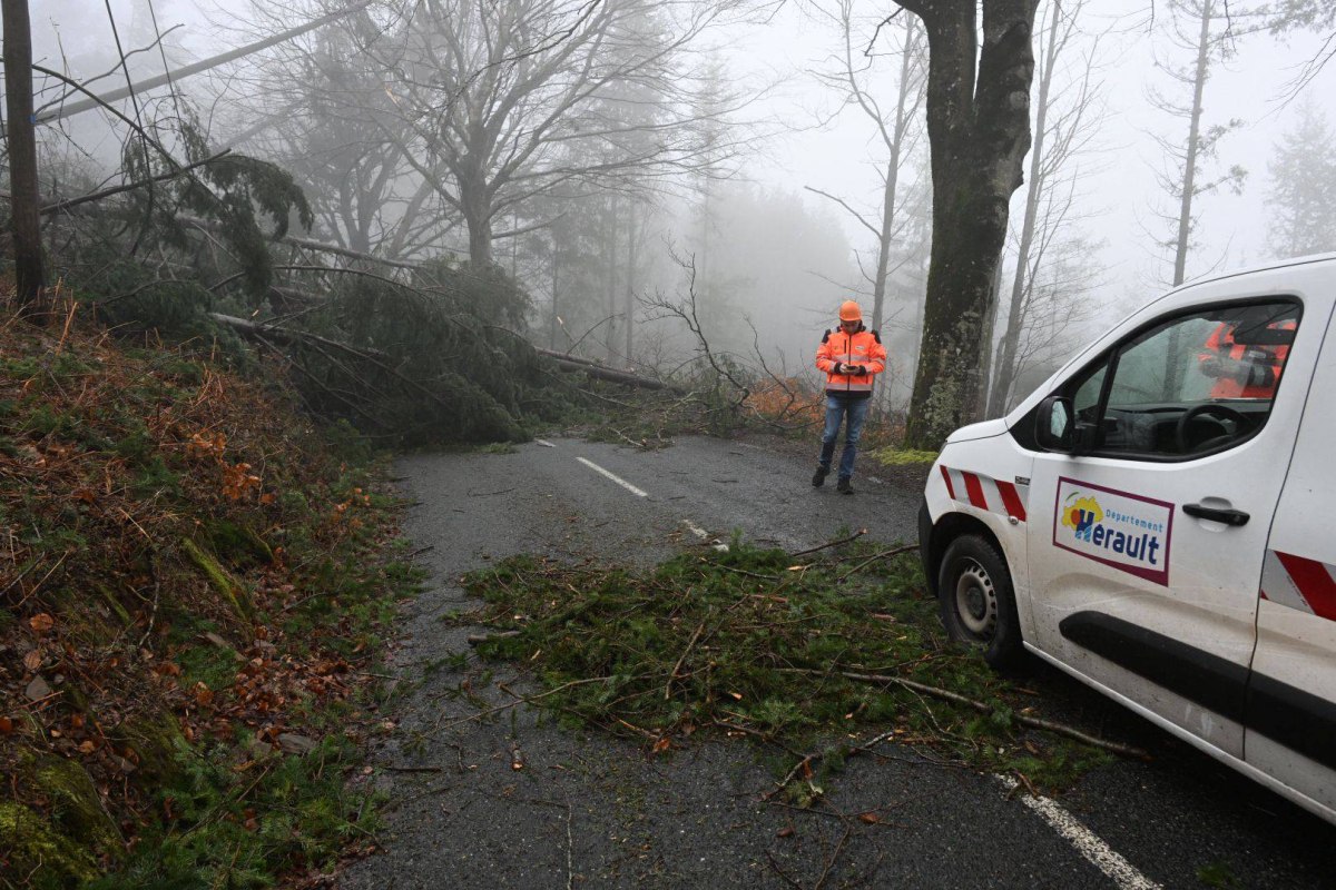 Γαλλία: Εκτεταμένες πλημμύρες από την κακοκαιρία Nils – Εκκενώνονται κατοικίες, ενώ οι βροχές συνεχίζονται
