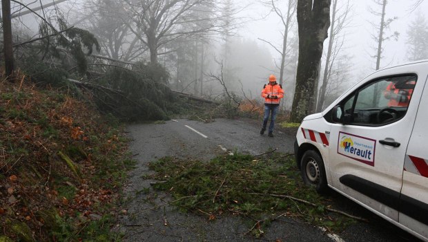 Γαλλία: Εκτεταμένες πλημμύρες από την κακοκαιρία Nils – Εκκενώνονται κατοικίες, ενώ οι βροχές συνεχίζονται