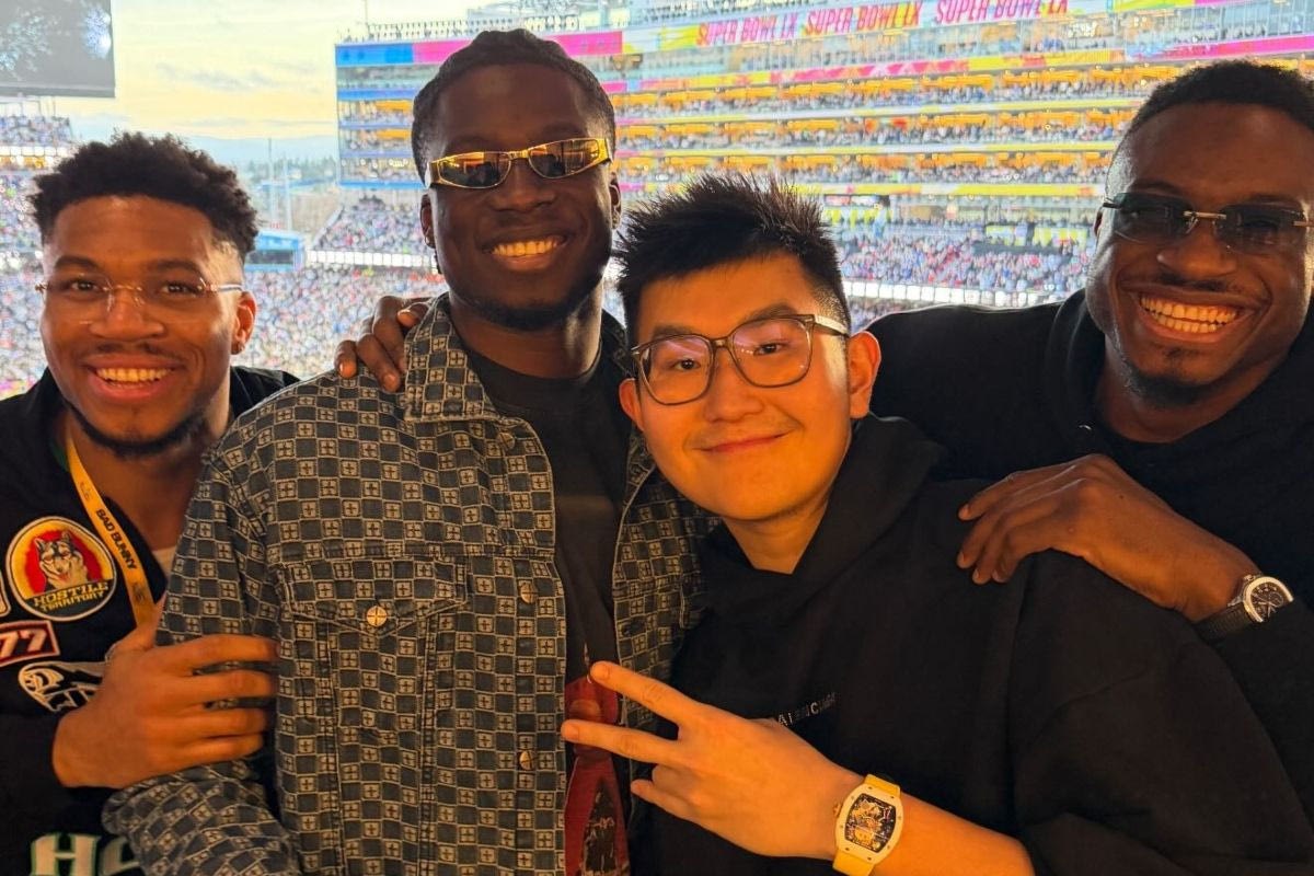 O Σιάο με τον Γιάννη Αντετοτοκούνμπο και τα αδέλφια του, παρακολούθησαν τον τελικό του Super Bowl (vids+pics)