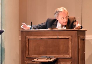 «Υπάρχουν και πράγματα που θέλω να τα ξεχνάω»: Ο Οδυσσέας Σταμούλης παραδέχτηκε ότι δεν βλέπει «Δύο Ξένοι» σε επανάληψη