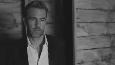 Τζέιμς Βαν Ντερ Μπικ: Πώς γίνεται να μην κέρδισε χρήματα από τις «Νεανικές ανησυχίες» παρά την επιτυχία της σειράς