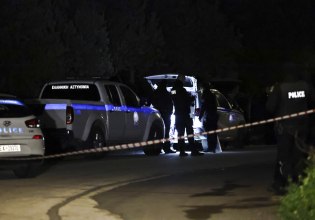 Χρήστος Μαυρίκης: Οδηγείται στον εισαγγελέα μετά τους πυροβολισμούς στα Σπάτα – Το παρελθόν του