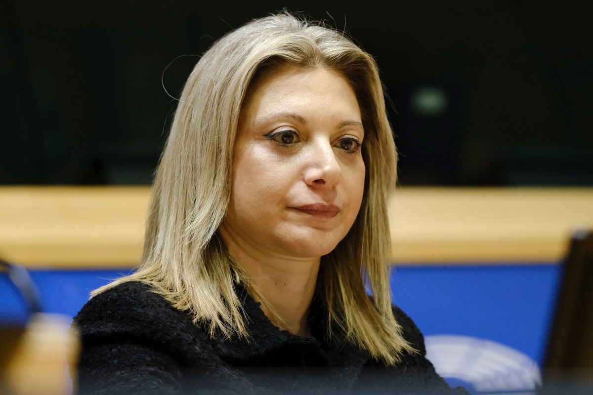 Καρυστιανού για εκταφές: «Ύβρις, κανείς δεν θα ακουμπήσει τον τάφο των παιδιών»