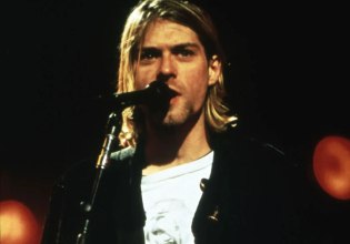 Αντιφάσεις σε εκθέσεις και στοιχεία: Απόστρατος αστυνομικός λέει ότι ο θάνατος του Κερτ Κομπέιν «ήταν ανθρωποκτονία»