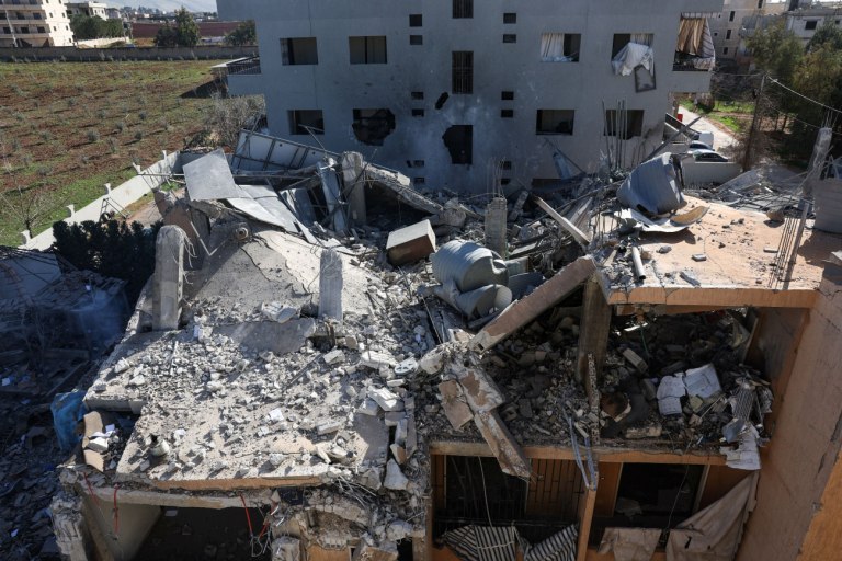 Στέλεχος της Χεζμπολάχ καλεί σε αντίσταση μετά τις επιθέσεις του Ισραήλ στον Λίβανο