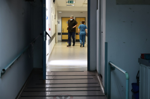 Σκιάθος: Πέθανε 38χρονη λεχώνα είκοσι ημέρες αφότου γέννησε το τρίτο παιδί της