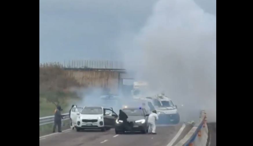 Κινηματογραφική ληστεία στην Ιταλία: Μασκοφόροι με «μαϊμού» περιπολικά ανατίναξαν χρηματαποστολή