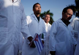 «Οι αποκλεισμοί των ΗΠΑ φέρνουν το σύστημα υγείας της Κούβας στο χείλος του γκρεμού», λέει ο υπουργός Υγείας