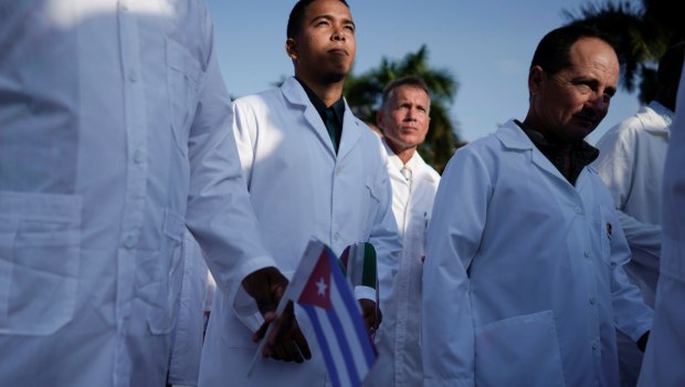 «Οι αποκλεισμοί των ΗΠΑ φέρνουν το σύστημα υγείας της Κούβας στο χείλος του γκρεμού», λέει ο υπουργός Υγείας