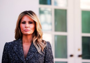 Βουτιά 67% για τη Melania: Το ρεκόρ, η προδοσία και το Super Bowl που «έφαγε» τη Μελάνια Τραμπ