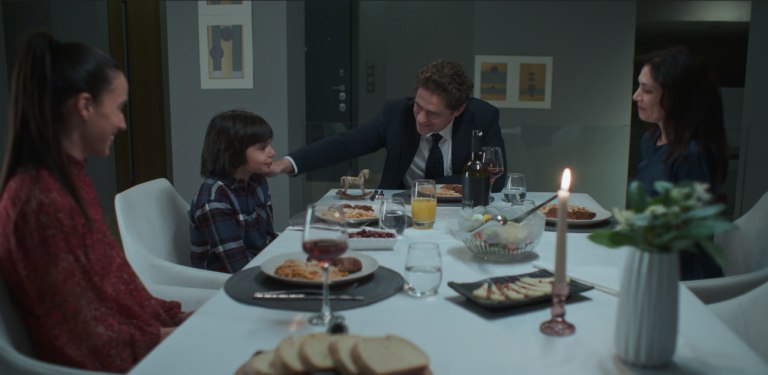 Μια νύχτα μόνο: Μια γνωριμία από το παρελθόν προκαλεί ανησυχία