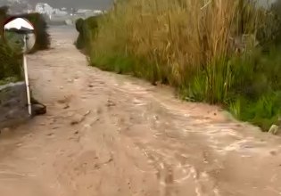 Προβλήματα στη Σάμο από την κακοκαιρία: Η θάλασσα έγινε ένα με τη στεριά – Κατολισθήσεις και πλημμυρισμένοι δρόμοι