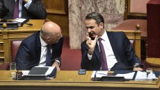 Φουντώνουν οι εσωκομματικές αντιθέσεις στη ΝΔ μετά την παρέμβαση Δένδια