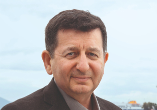 Νίκος Ντάλλας: «Η ελληνική ταυτότητα είναι κάτι πολύ προσωπικό»