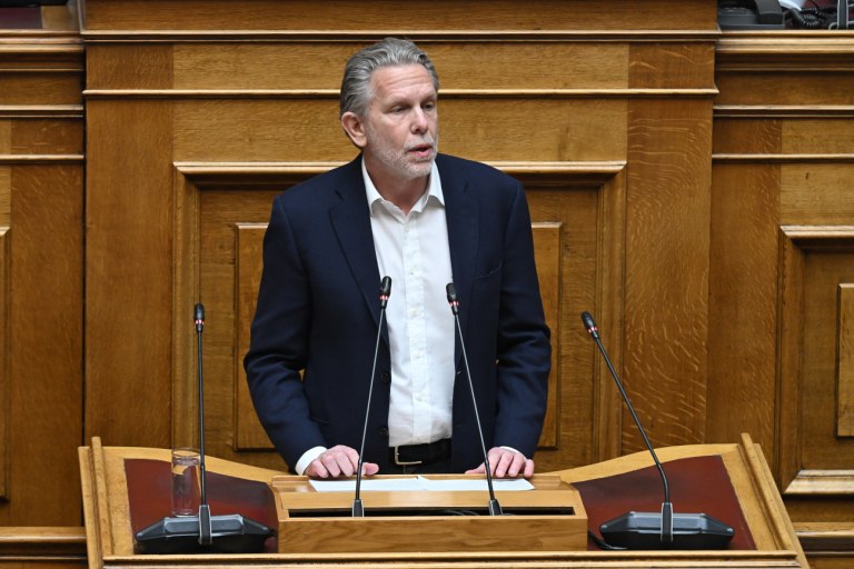 Γερουλάνος: Αν το κράτος είχε κάνει στοιχειωδώς σωστά τη δουλειά του, δεν θα είχαν χαθεί 57 ψυχές στα Τέμπη