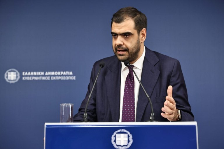 Σε πανικό η κυβέρνηση εκφοβίζει με ποινικές διώξεις κατά δημοσιογράφων και πολιτικών αντιπάλων