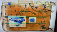 «Λαβράκι» από την ΑΑΔΕ: Λαθραία τσιγάρα, αδήλωτο συνάλλαγμα σε μετρητά και 1 εκατ. δισκία ναρκωτικών