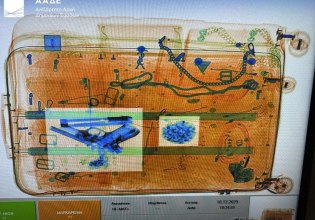 Λαθραία τσιγάρα, αδήλωτο συνάλλαγμα, 1 εκατ. δισκία ναρκωτικών εντόπισε η ΑΑΔΕ – Οι έλεγχοι με X-ray ακτίνες και τον… Έλβις