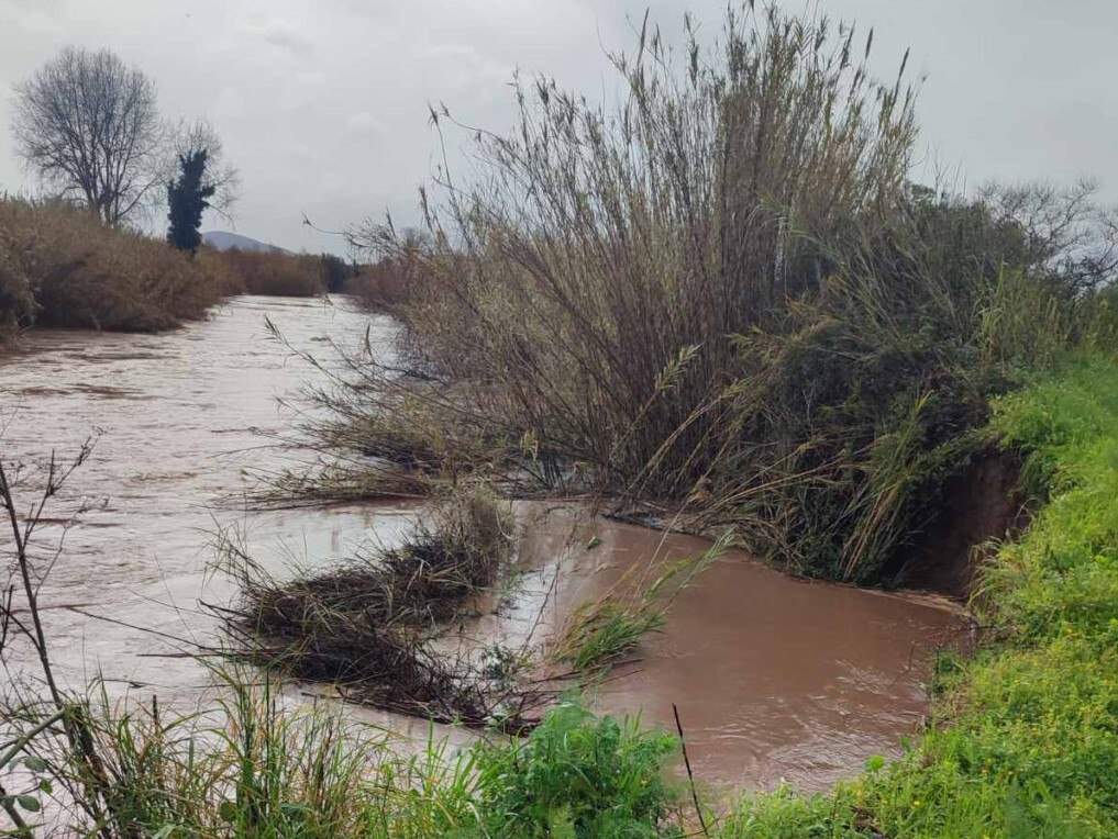 εικόνα που δείχνεκι υπερχειλισμένο ρέμα στη Μεσσηνία