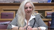 Παραιτήθηκε η Αννα Στρατινάκη, ο σύζυγός της εμπλέκεται στην υπόθεση Παναγόπουλου