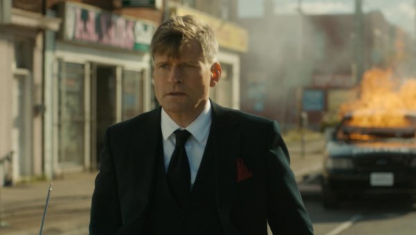 Αγωγή-βόμβα κατά του Κρίσπιν Γκλόβερ από μοντέλο: Καταγγελίες για επίθεση και απαίτηση να γίνει «σκλάβα του σεξ»