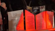 Τέμπη: Ο δήμος Καισαριανής ανήγειρε μνημείο για τα θύματα της τραγωδίας – «Να βλέπουν και να σκέφτονται»