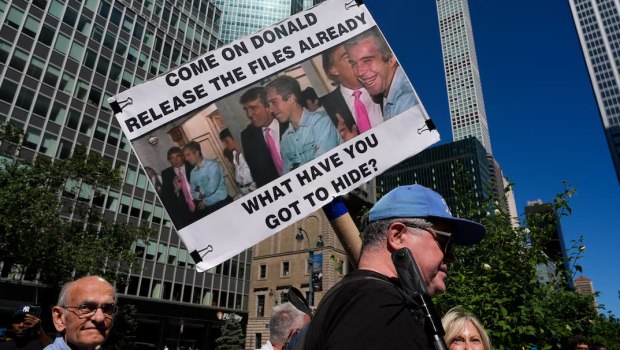 Δεκάδες φάκελοι του FBI λείπουν από τα αρχεία Έπσταϊν – Ανάμεσα τους οι συνεντεύξεις των κατήγορων του Τραμπ