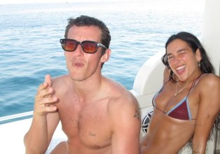 H Ντούα Λίπα εύχεται «Χρόνια Πολλά» στον αγαπημένο της Κάλουμ Τέρνερ με μια δόση καυτού καλοκαιριού