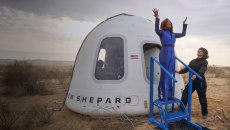 Blue Origin: Ο Τζεφ Μπέζος σταματά τις πτήσεις αναψυχής στο Διάστημα, εστιάζεται στην ανάπτυξη σεληνακάτου