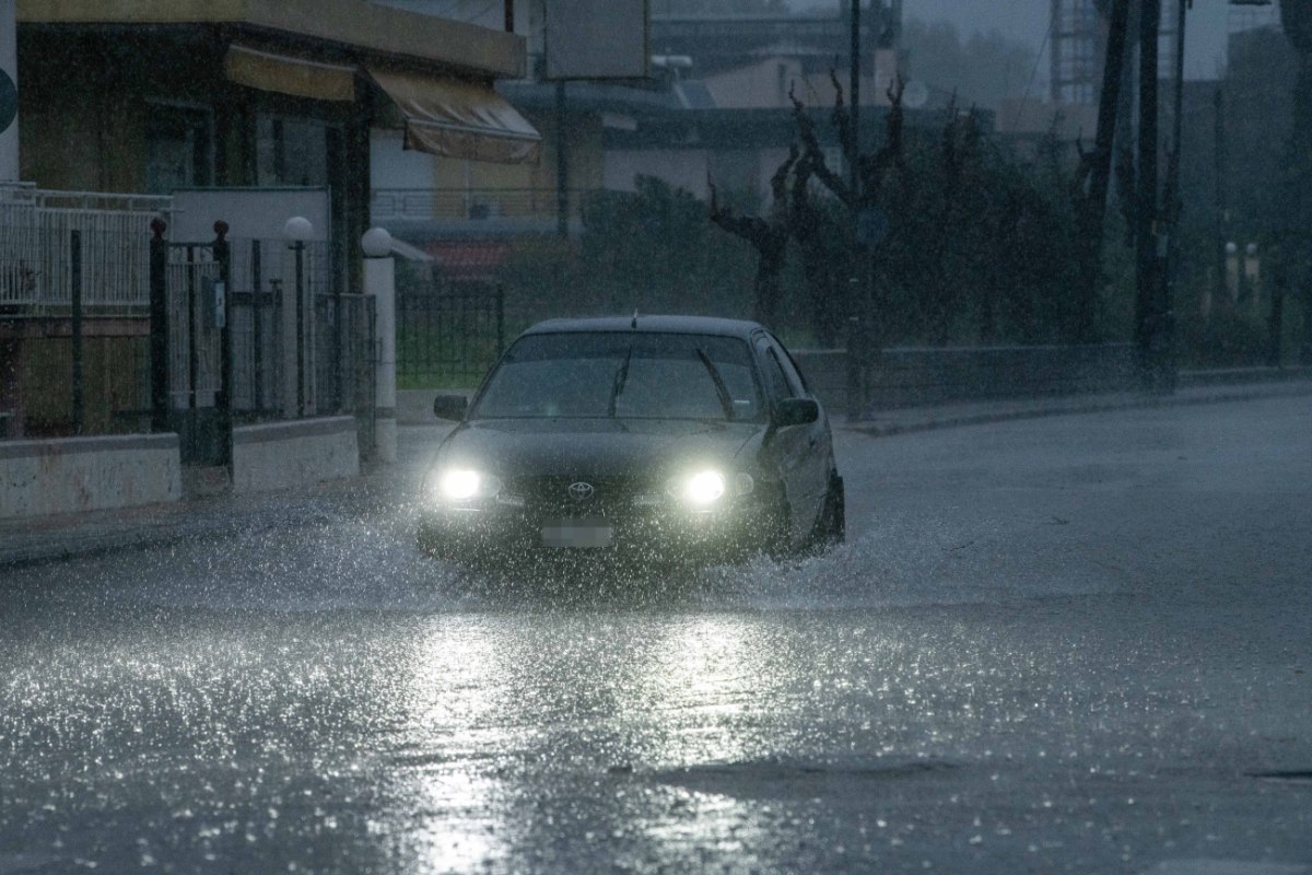 Κακοκαιρία: Αποκαταστάθηκε η κυκλοφορία στην οδό Ήμερου Πεύκου στο Πικέρμι