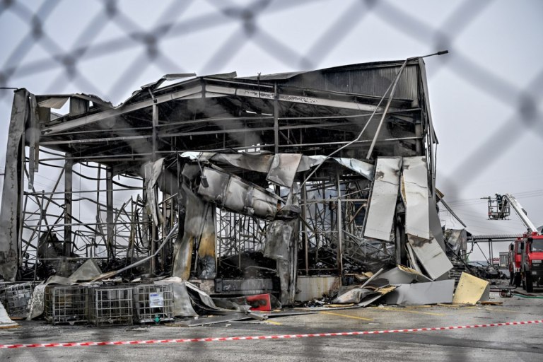 Βιολάντα: Διέκοψαν την έρευνα στο εργοστάσιο υπό τον φόβο νέας έκρηξης