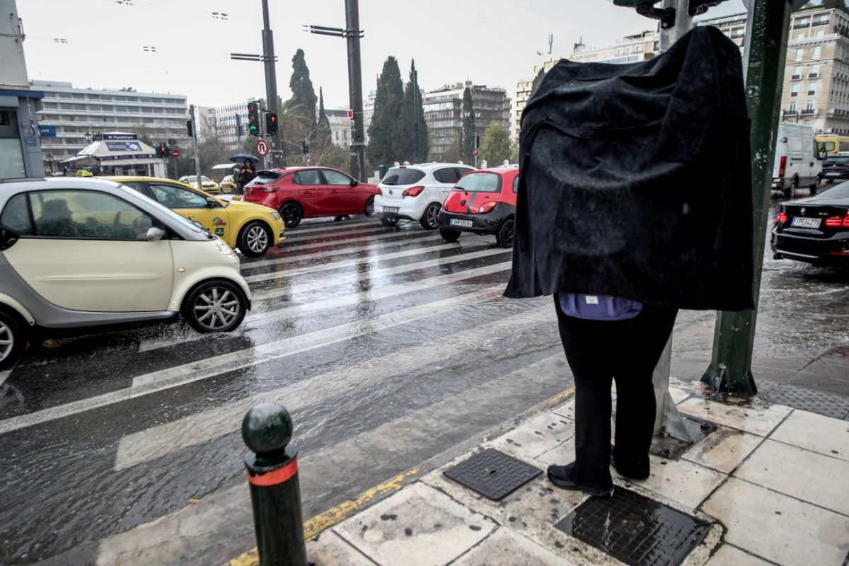 Κίνηση στους δρόμους: Η βροχή έφερε το χάος – Στο «κόκκινο» ο Κηφισός