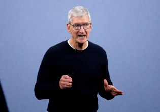 H Apple στο στόχαστρο Τραμπ για «προώθηση αριστερών μέσων»