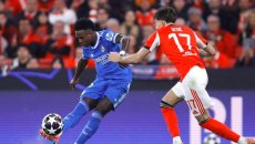 Δεκάλεπτη διακοπή στο Μπενφίκα – Ρεάλ: Ο Βινίσιους σκόραρε και μετά κατήγγειλε ρατσιστική επίθεση (vid)