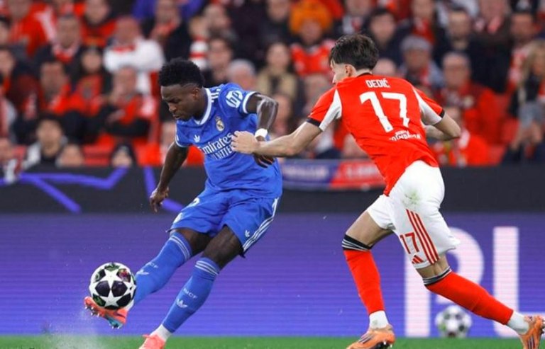 Δεκάλεπτη διακοπή στο Μπενφίκα – Ρεάλ: Ο Βινίσιους σκόραρε και μετά κατήγγειλε ρατσιστική επίθεση (vid)