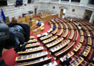 Βουλή: Τροπολογία για τις Συλλογικές Συμβάσεις κατέθεσε το ΠΑΣΟΚ – Τι αναφέρει για τη διαιτησία